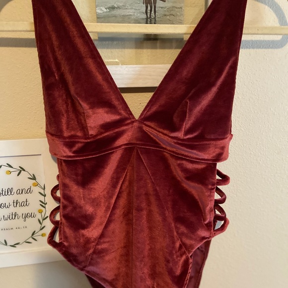 Forever21 CUTEST velvet bodysuit. Sooo flattering. - Picture 1 of 4